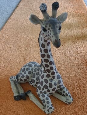 Decorative Giraffe Figurine in Cream and Brown